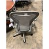 Image 2 : *L* GREY HERMAN MILLER AERON ERGONOMIC TASK CHAIR SIZE SMALL - NO LUMBAR SUPPORT ( BLACK MARKER ON