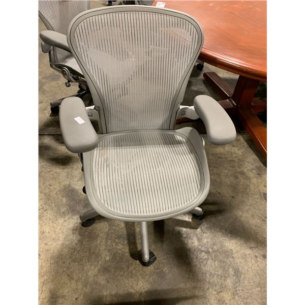 *L* GREY HERMAN MILLER AERON ERGONOMIC TASK CHAIR SIZE SMALL - NO LUMBAR SUPPORT