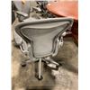 Image 2 : *L* GREY HERMAN MILLER AERON ERGONOMIC TASK CHAIR SIZE SMALL - NO LUMBAR SUPPORT