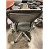 Image 2 : *L* GREY HERMAN MILLER AERON ERGONOMIC TASK CHAIR SIZE SMALL - WITH LUMBAR SUPPORT