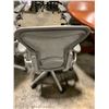 Image 2 : *L* GREY HERMAN MILLER AERON ERGONOMIC TASK CHAIR SIZE SMALL - WITH LUMBAR SUPPORT