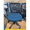 Image 1 : *L* BLACK MESH BACK/ BLUE SEAT ERGONOMIC TASK CHAIR