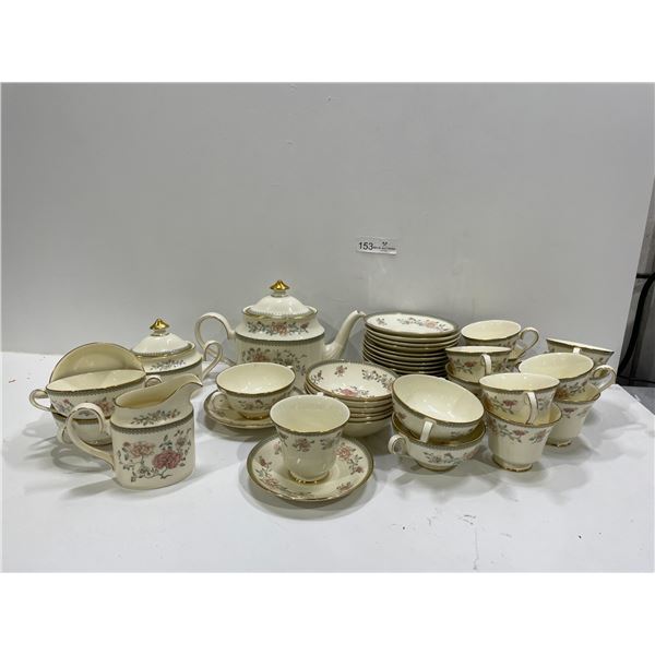 Stunning China Dish Set