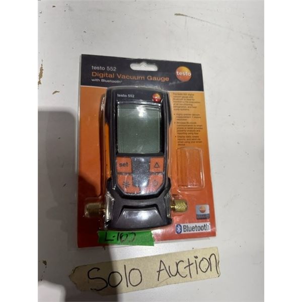 Testo 552 digital vacuum gauge with Bluetooth
