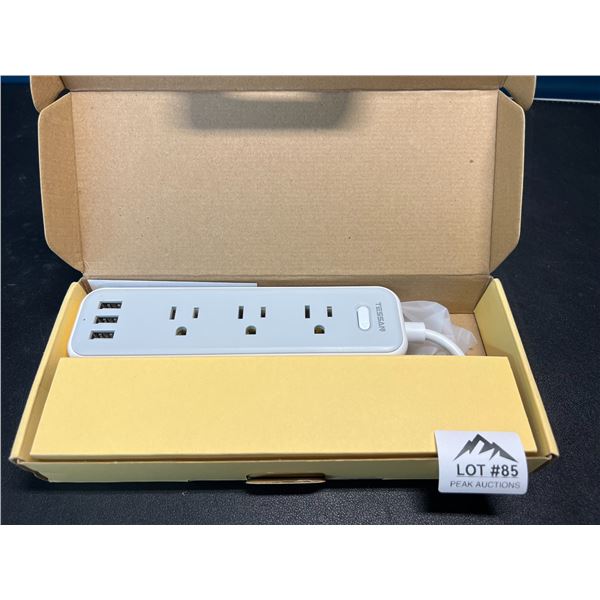 Lot of 1 Multi-Outlet Power Strip/Power Bar w/ USB Ports