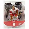 Image 2 : Limited Edition Vintage Hockey Gordie Howe #9 Detroit Redwings Figurine