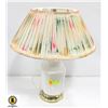 Image 1 : VINTAGE FLORAL GLASS BASE LAMP WITH SHADE H-19.5"