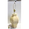 Image 1 : CERAMIC BASKET WEAVE LAMP 3"