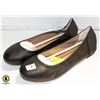 Image 1 : AMAZON ESSENTIALS WOMENS 10.5W FLATS