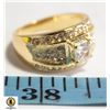 Image 1 : 15-5.25 MM PRINCESS CUT CUBIC ZIRCONIA IN CENTER
