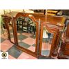 Image 1 : WOOD ORNATE CURVED FRONT VANITY WITH MIRROR