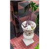 Image 1 : SHELL VASE/CENTRE PIECE
