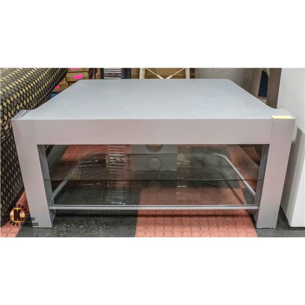 TV STAND 40" X 22" X 19"