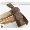 Image 1 : VINTAGE SLEDGE HAMMER + PICK AXE 36"