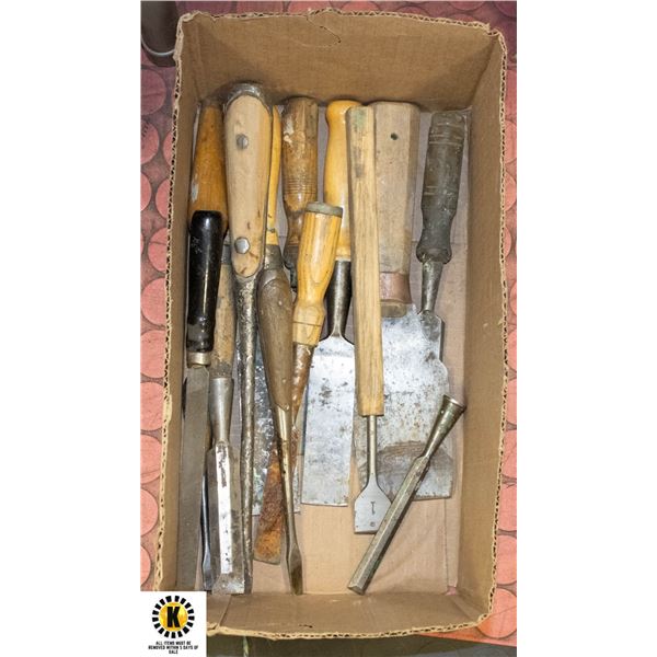 VINTAGE WOOD HANDLED CHISELS LOT OF 11
