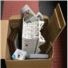 Image 1 : BOX OF DECOR PIECES AND MORE