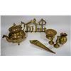 Image 1 : BOX OF OLD BRASS ITEMS