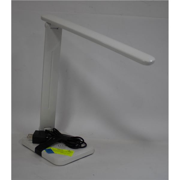WHITE MULTI POSITION LED LAMP W/USB CHARGING PORT