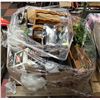 Image 1 : PALLET OF HOUSEHOLD AND MORE