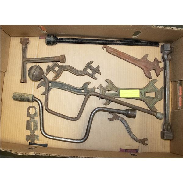 GROUP OF 11 VARIOUS ANTIQUE WRENCHES.