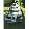 Image 2 : 11 1/2' ALUMINUM BOAT W/2 WOODEN OARS