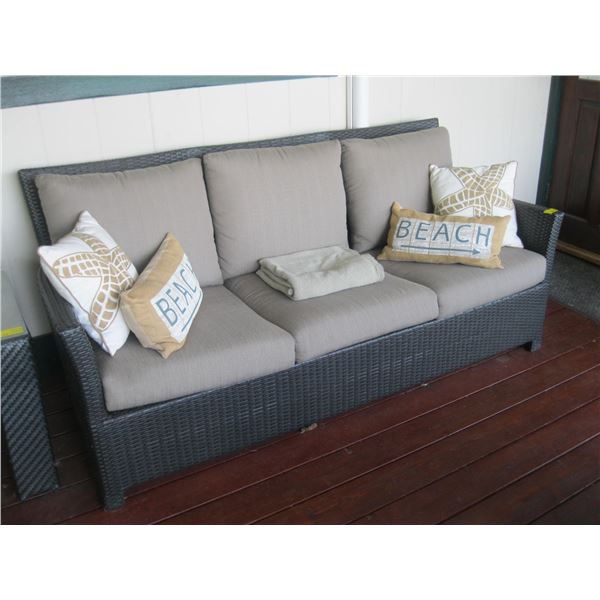 WICKER LOOK COUCH W/CUSHIONS & DECORATIVE PILLOWS & COVER