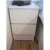 Image 2 : 4 DRAWER WHITE DRESSER W/2 DRAWER NIGHT STANDS