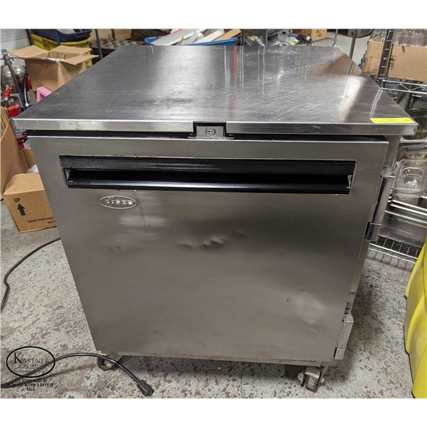 QBD SINGLE DOOR UNDERCOUNTER COOLER ON CASTERS