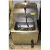 Image 1 : S/S WALLMOUNT HAND SINK 17" X 24" X 21 1/2"