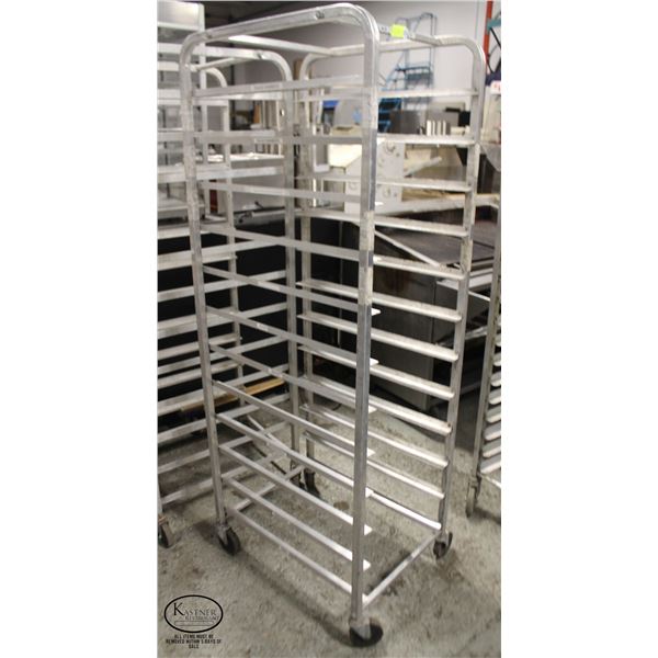 ALUMINUM BAKERS RACK APROX 21 X 26 X 68 Aluminum bakers rack aprox 21 x 26 x 68