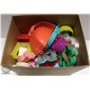 Image 1 : BOX OF VARIOUS COOKIE CUTTERS, PEROGIE FOLDERS