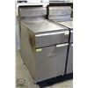 Image 1 : IMPERIAL LARGE CAPACTIY COMMERCIAL DEEPFRYER