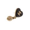 Image 5 : Chanel Black Heart CC Dangle Pearl Earrings