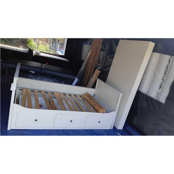 IKEA Hemnes Day Bed Cat C