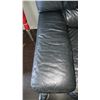 Image 5 : Lazy-Boy Leather Recliner Cat C
