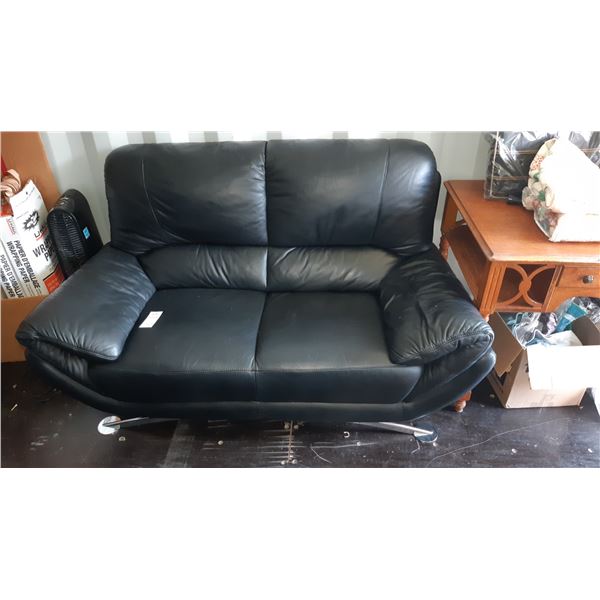 Leather Love Seat Cat C