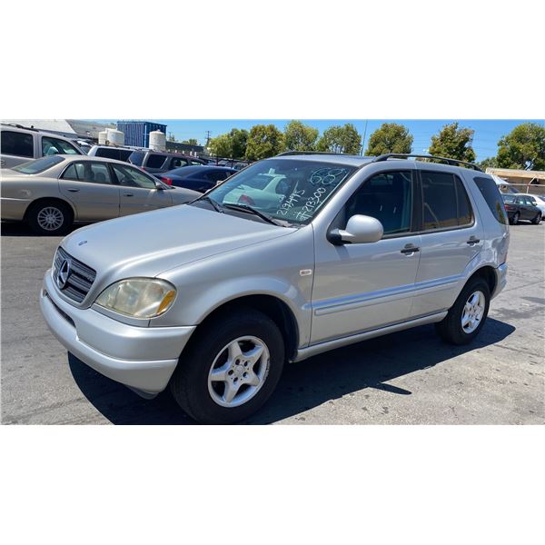 2000 Mercedes-Benz M-Class ML 320