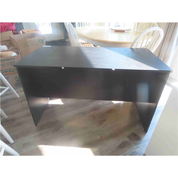 Desk 28'' x 47'' x 24''