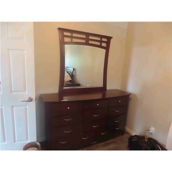 5 Piece Solid Wood Bedroom Suite : Dresser 70'' x