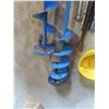 Image 2 : 2 Manual Ice Augers and 5 Extensions and Blades