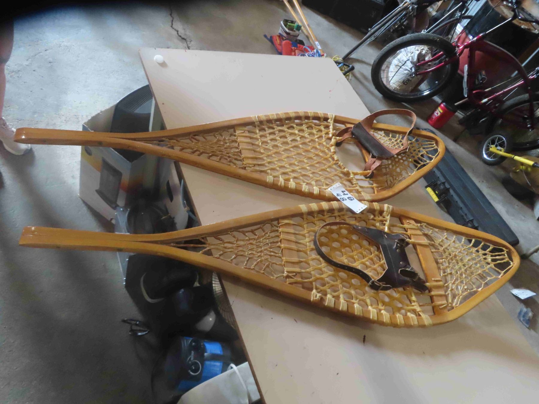 Set of Snow Shoes 14'' x 48'' with Strops