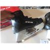Image 3 : CCM RW-300 Size 10 Skates 