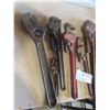 Image 2 : 6 Pipe + Crescent Wrenches