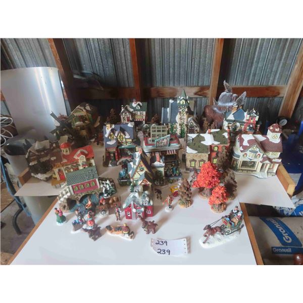 Christmas Village Display : 16 Buildings, Plus