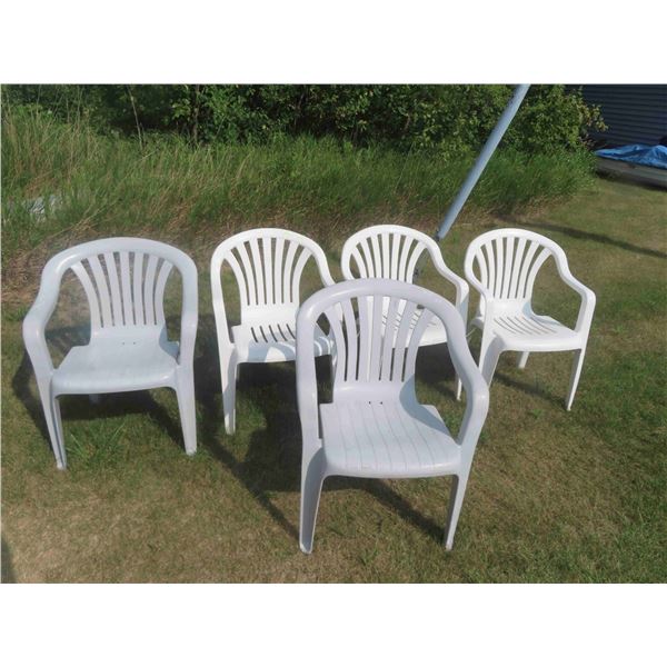 5 Plastic Lawn Chairs