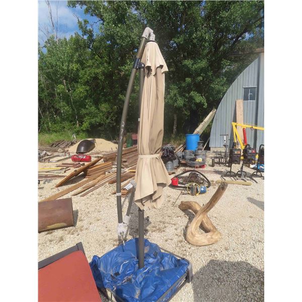 Self Standing Patio Umbrella 8 1/2' Diameter of 