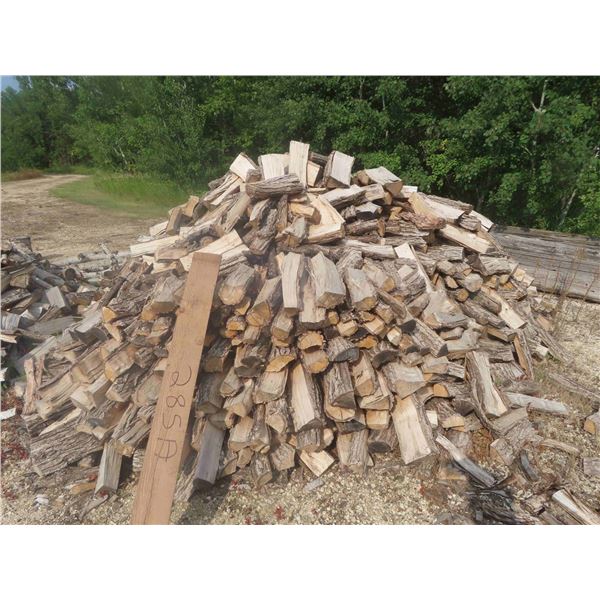 Oak Cut / Split Wood Aprox 1 1/2 - 2 Cords 