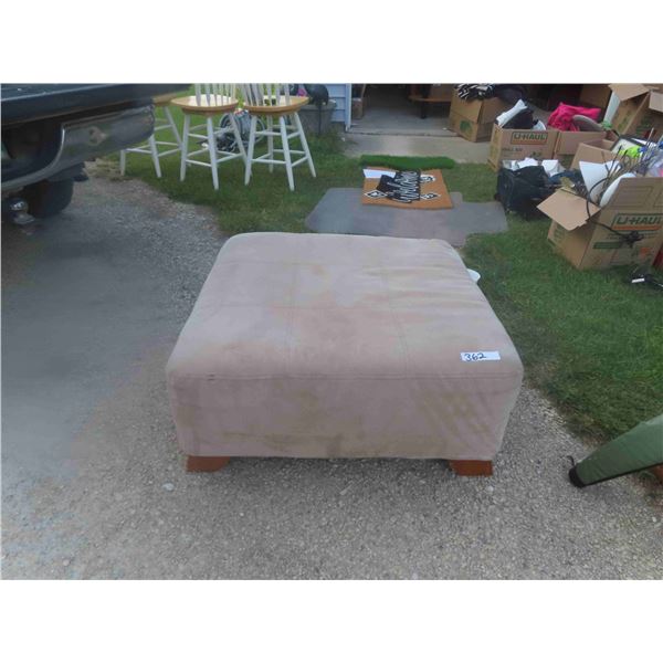 Ottoman 15'' x 32'' x 32'' 