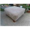 Image 3 : Ottoman 15'' x 32'' x 32'' 