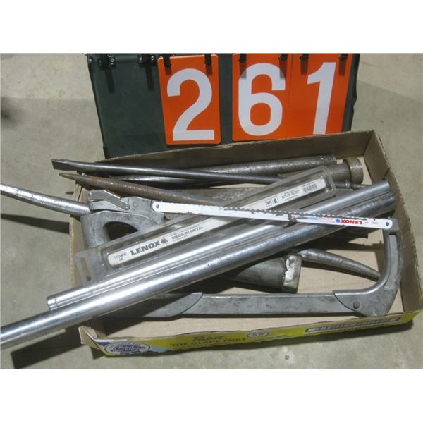 Misc lot of chisels / pry bars etc